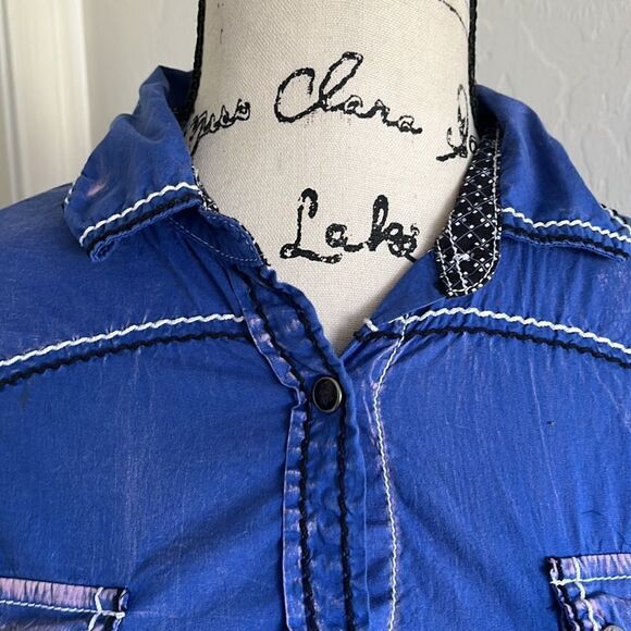 Roar Ari ll Blue With Pink Hues Distressed Embroidered Embellished Shirt Rodeo - Picture 4 of 13